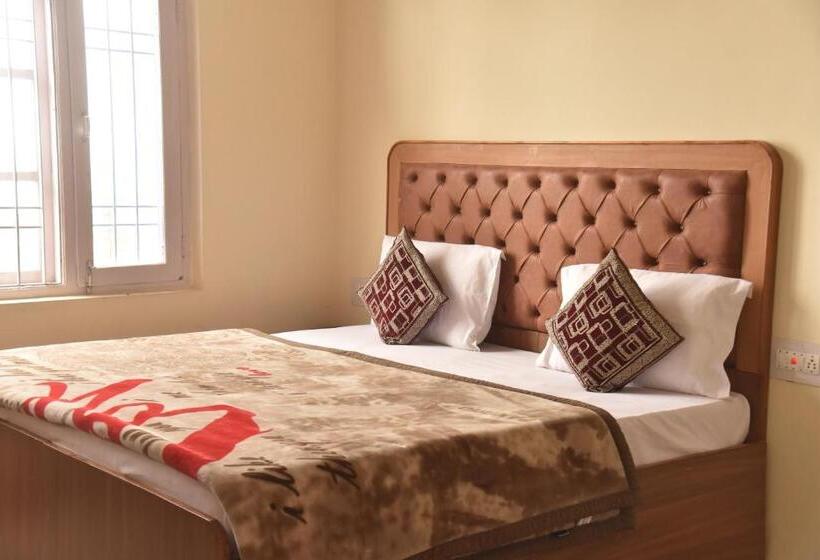 اتاق استاندارد با چشمانداز کوهستان, The Krishna Boho Near Mall Road