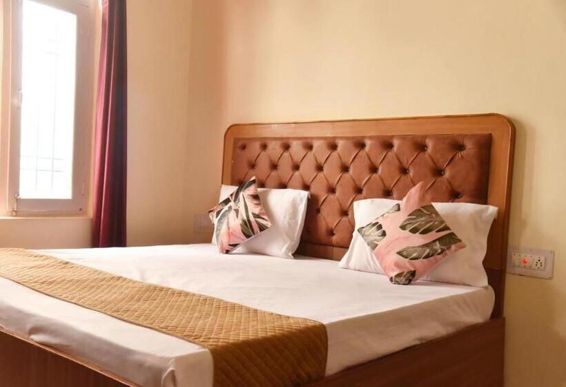 اتاق استاندارد با چشمانداز کوهستان, The Krishna Boho Near Mall Road