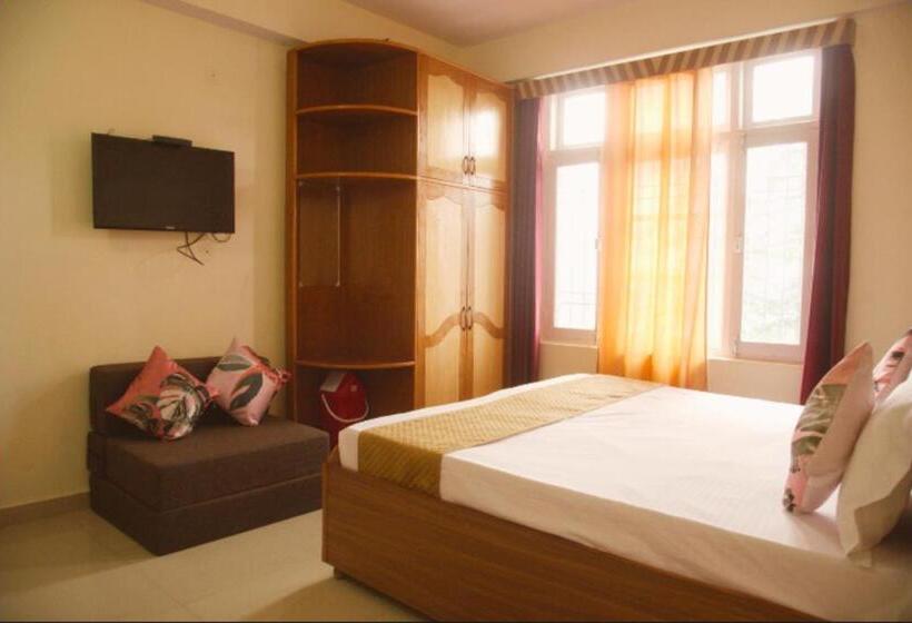 اتاق راحتی سه تخته, The Krishna Boho Near Mall Road