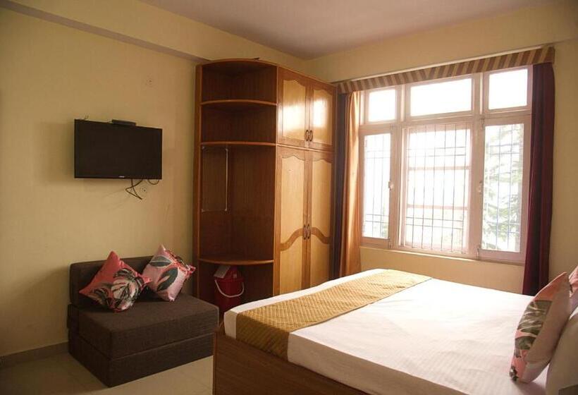 اتاق راحتی سه تخته, The Krishna Boho Near Mall Road