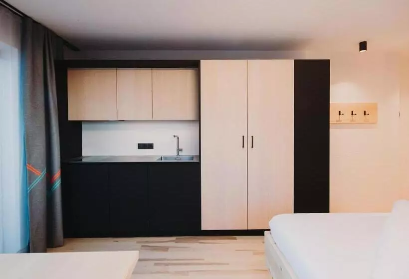 Estudi Estàndard amb Balconada, Alpin Studios & Suites