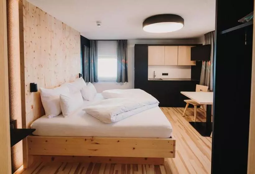 Estudi Estàndard amb Balconada, Alpin Studios & Suites