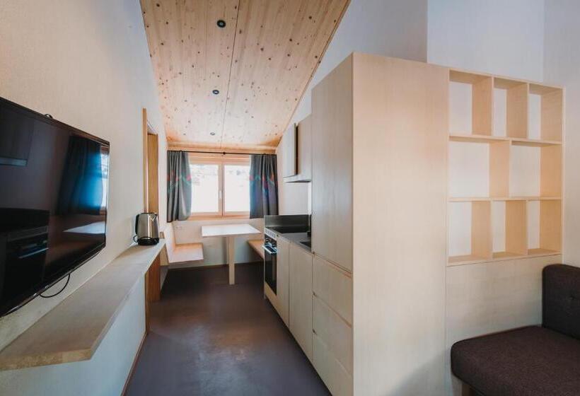 سوییت خانوادگی, Alpin   Studios & Suites