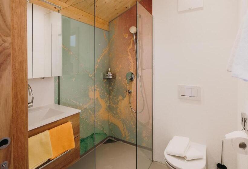 جناح عائلي, Alpin   Studios & Suites