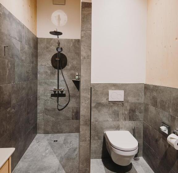 جناح سوبيريور, Alpin   Studios & Suites