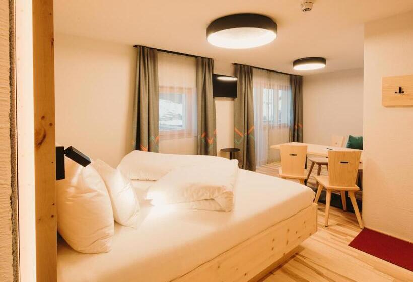 استودیو استاندارد با بالکن, Alpin   Studios & Suites