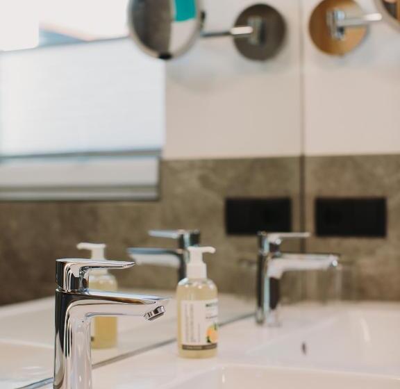 جناح سوبيريور, Alpin   Studios & Suites