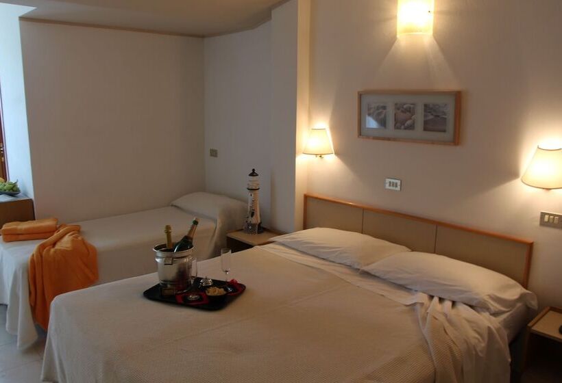 اتاق خانوادگی, Antares