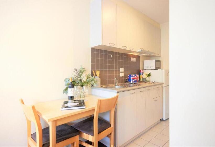 标准工作室, Arrow On Swanston