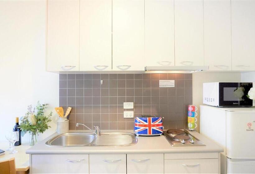 标准工作室, Arrow On Swanston