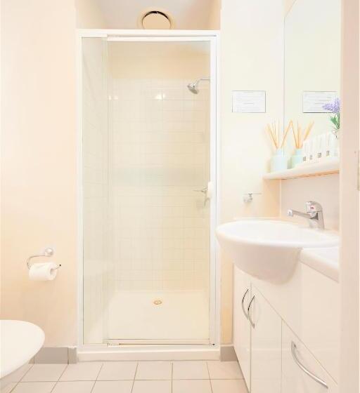 家庭公寓, Arrow On Swanston