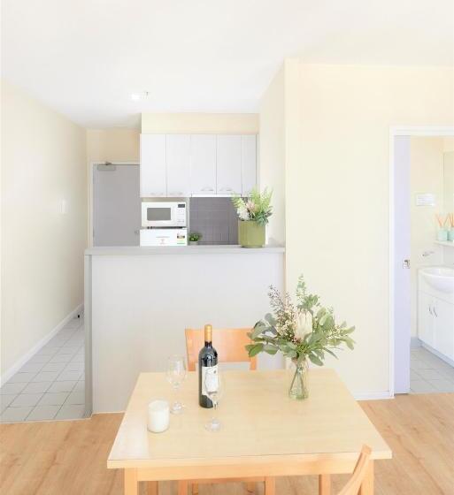 家庭公寓, Arrow On Swanston