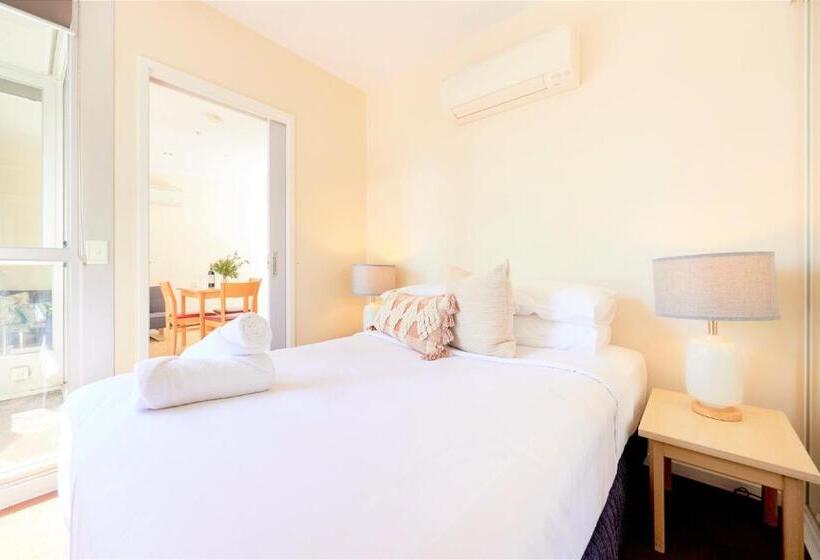 家庭公寓, Arrow On Swanston