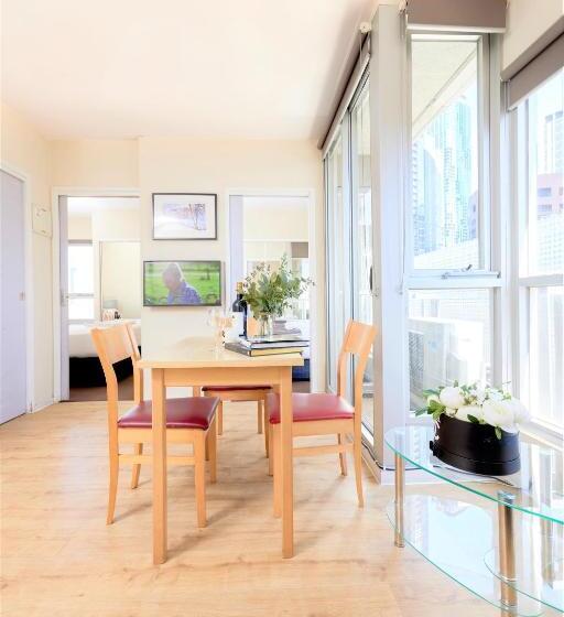 家庭公寓, Arrow On Swanston