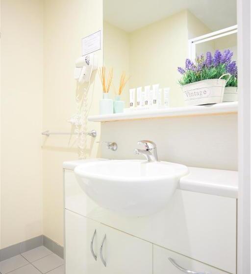 标准间, Arrow On Swanston