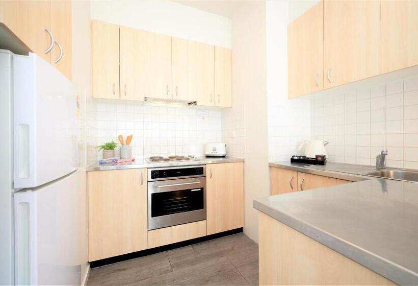 带1个卧室的顶楼公寓, Arrow On Swanston