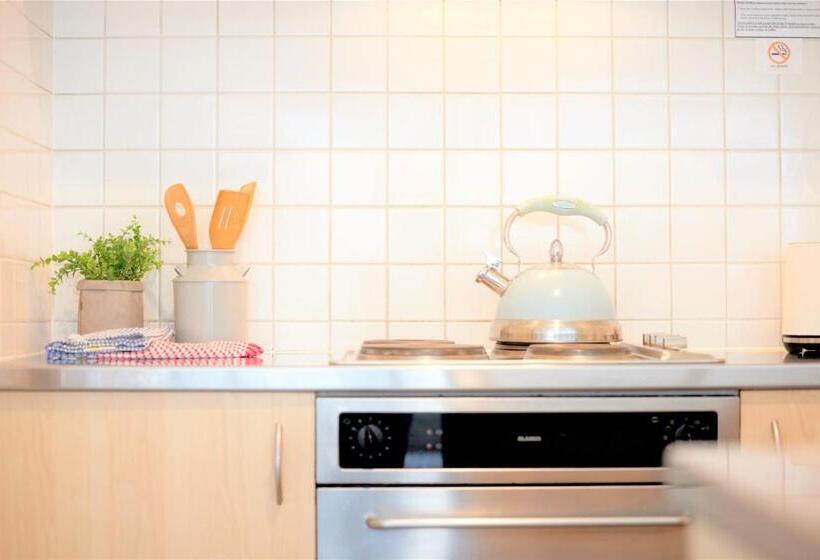 1 Bedroom Penthouse Apartment, Arrow On Swanston