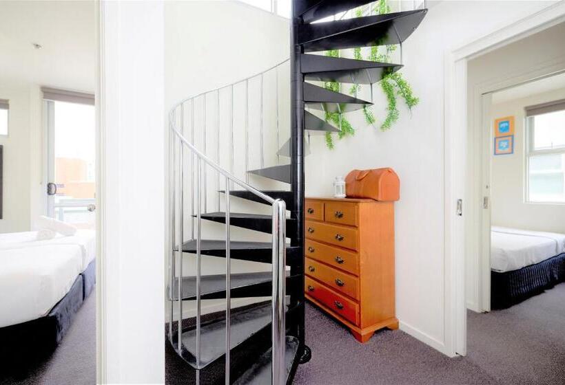 带1个卧室的顶楼公寓, Arrow On Swanston