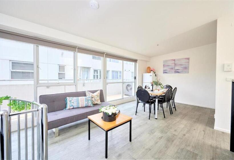 带1个卧室的顶楼公寓, Arrow On Swanston