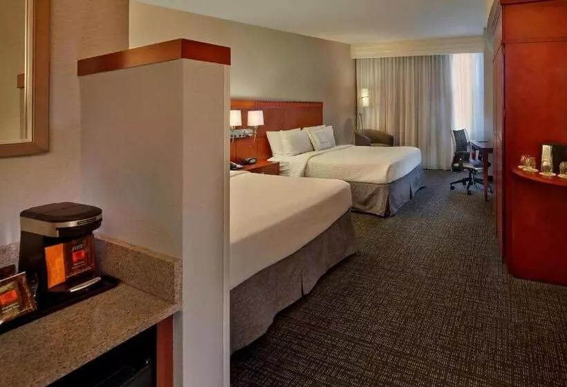 スタンダードルーム, Courtyard By Marriott St. Petersburg Downtown