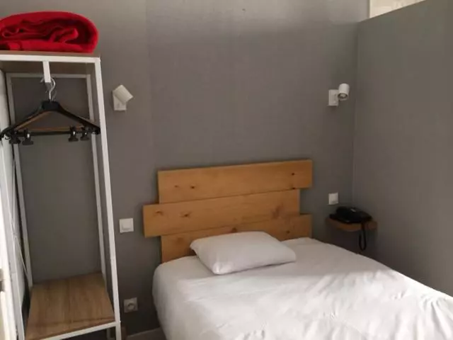 اتاق استاندارد یک نفره, Hôtel République