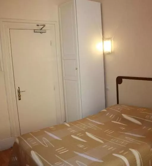 اتاق استاندارد یک نفره, Hôtel République