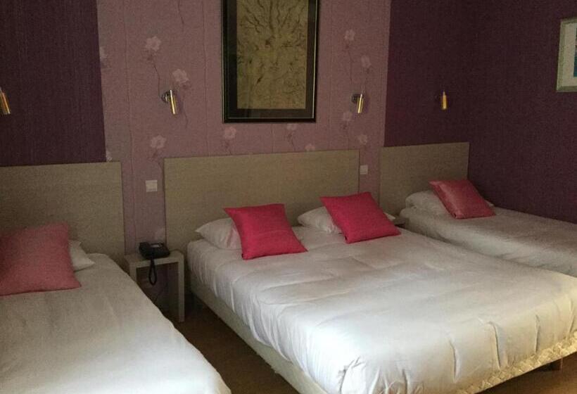 اتاق استاندارد چهار تخته, Hôtel République