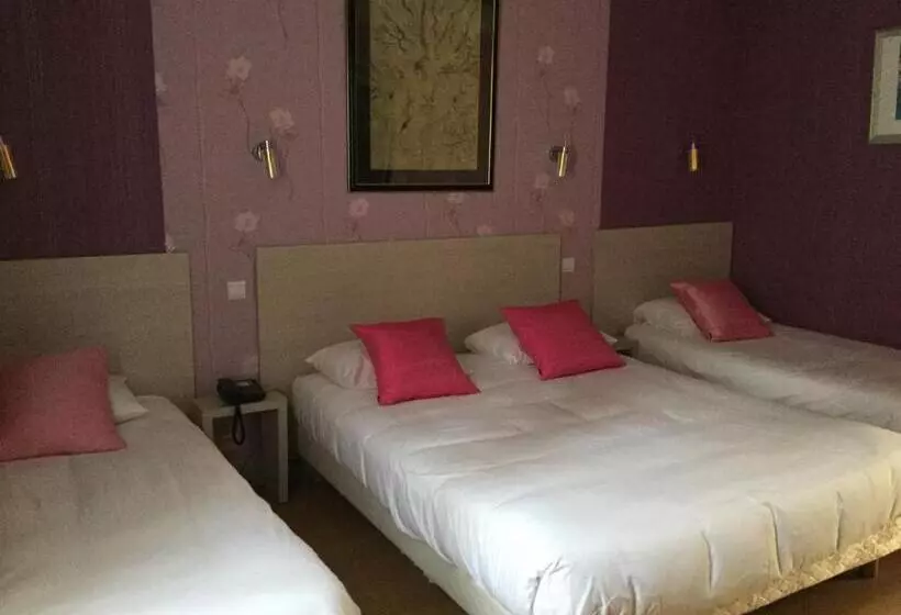 اتاق استاندارد چهار تخته, Hôtel République