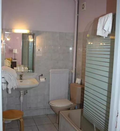 اتاق استاندارد چهار تخته, Hôtel République