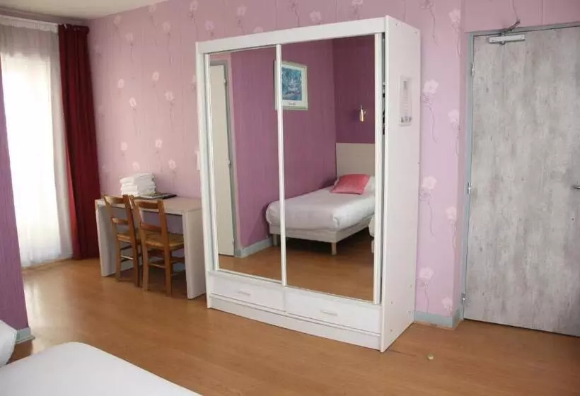 اتاق استاندارد چهار تخته, Hôtel République