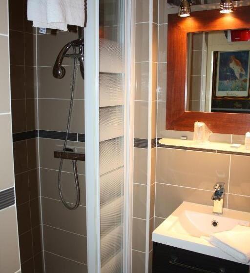 اتاق استاندارد سه نفره, Hôtel République