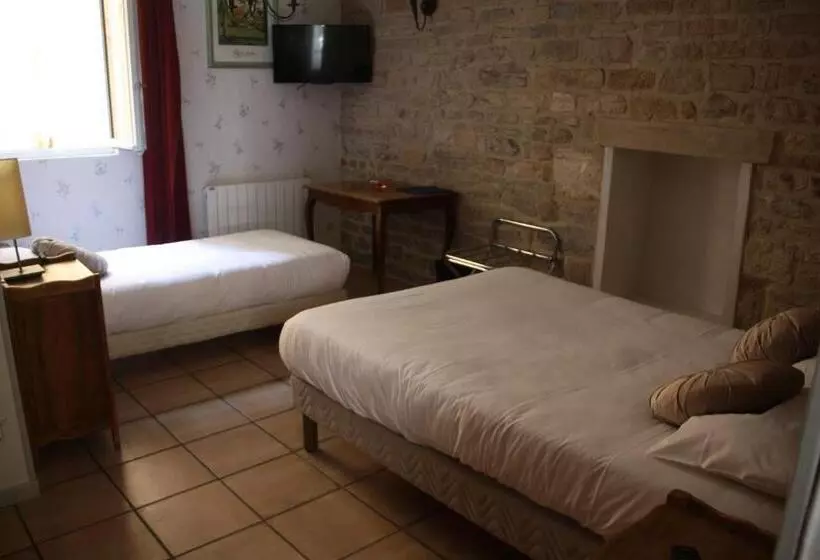 اتاق استاندارد سه نفره, Hôtel République