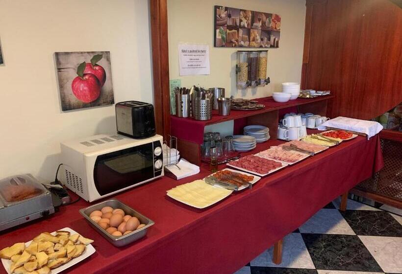 غرفة قياسية ثلاثية ذات اطلالة, Várfal Wellness Panzió