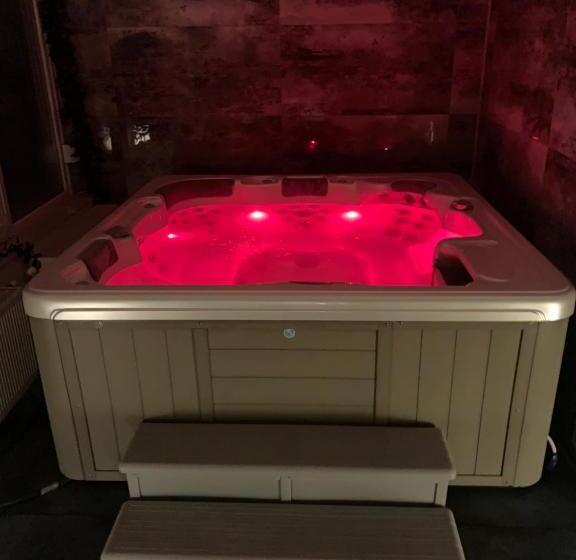 غرفة قياسية رباعية, Várfal Wellness Panzió