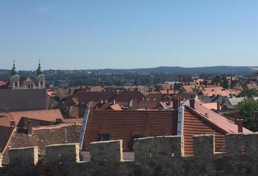 غرفة عائلية, Várfal Wellness Panzió