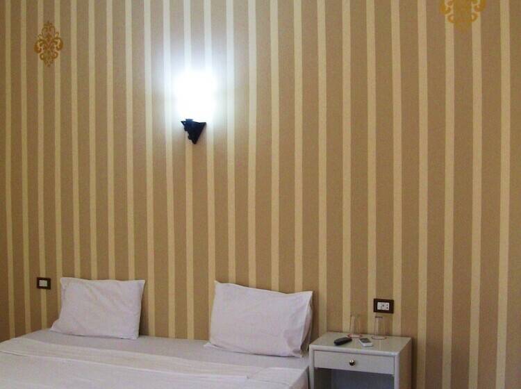 اتاق استاندارد سه نفره, Nile Valley