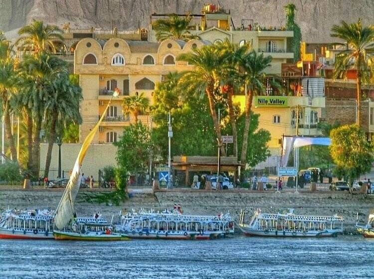 اتاق استاندارد سه نفره, Nile Valley