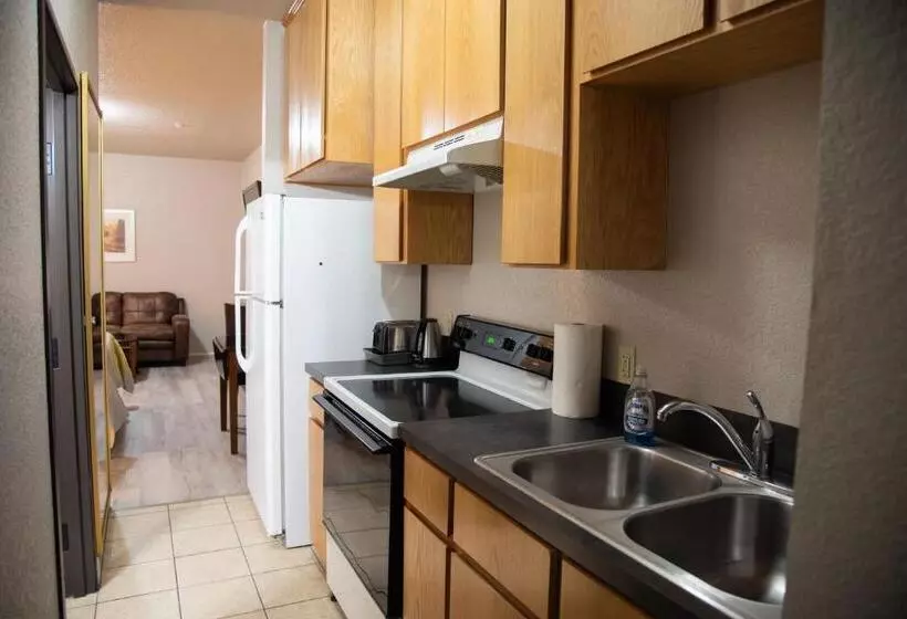 سوییت لوکس, Premium Inn And Suites
