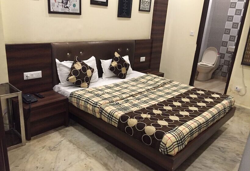 豪华房间, Spot Inn