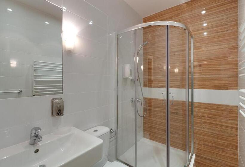 Standard-huone, Stangret