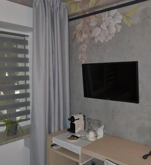 Basic Yhden Hengen Huone, Stangret