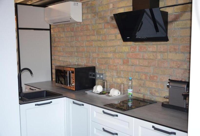 Standard-studio, Stangret