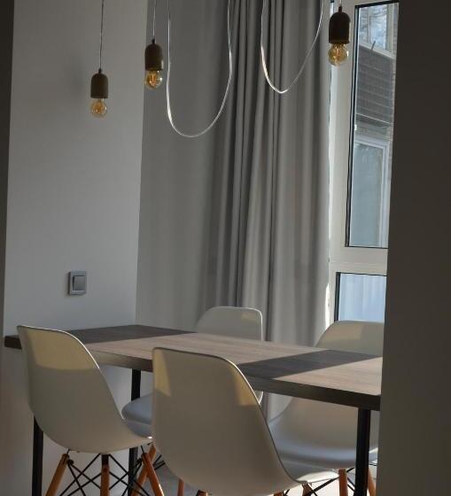 Standard-studio, Stangret