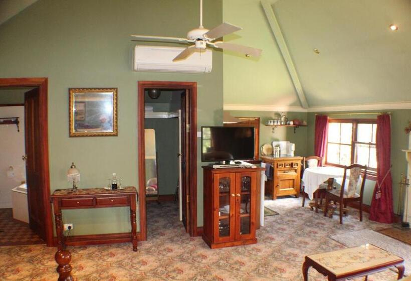 Люкс Вид на Горы, Storey Grange