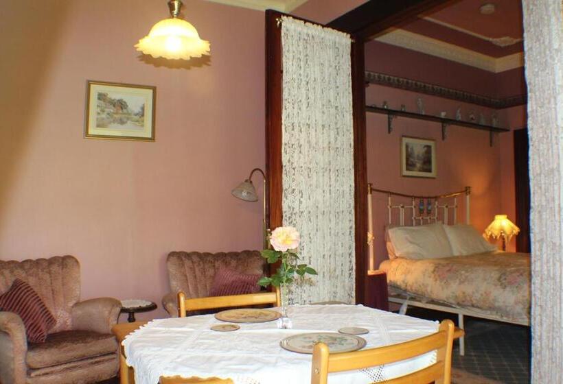 Люкс, Storey Grange