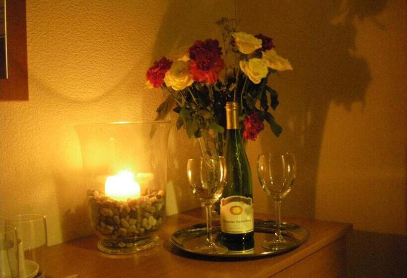 חדר סטנדרט, The Waldorf