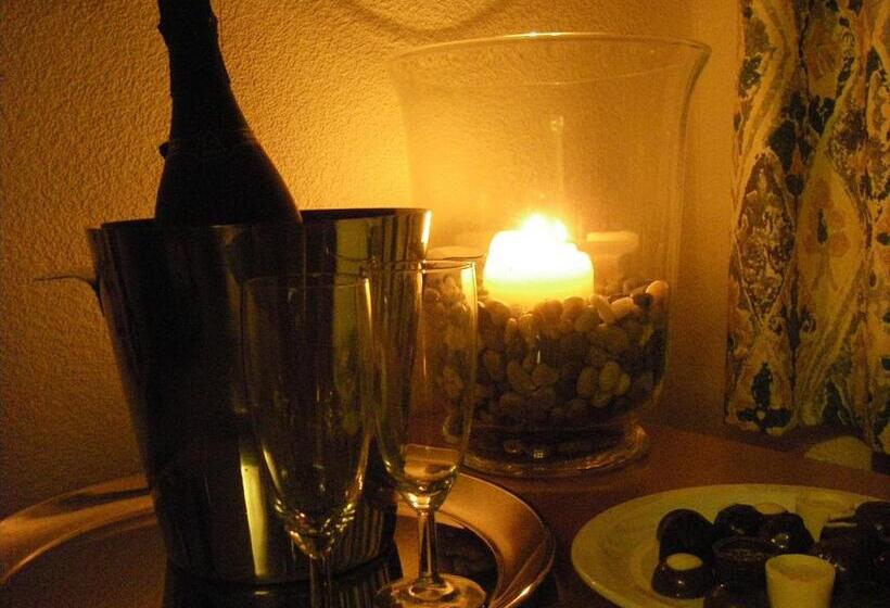 חדר סטנדרט, The Waldorf