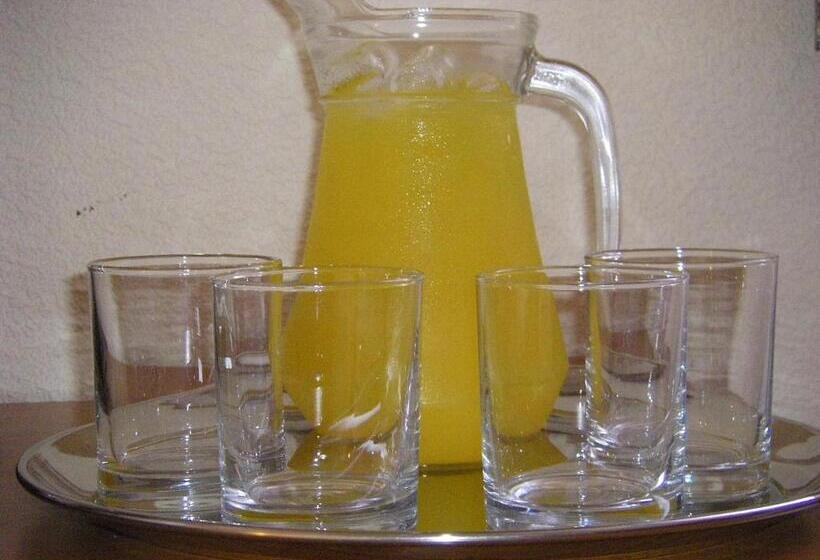 חדר משפחתי, The Waldorf