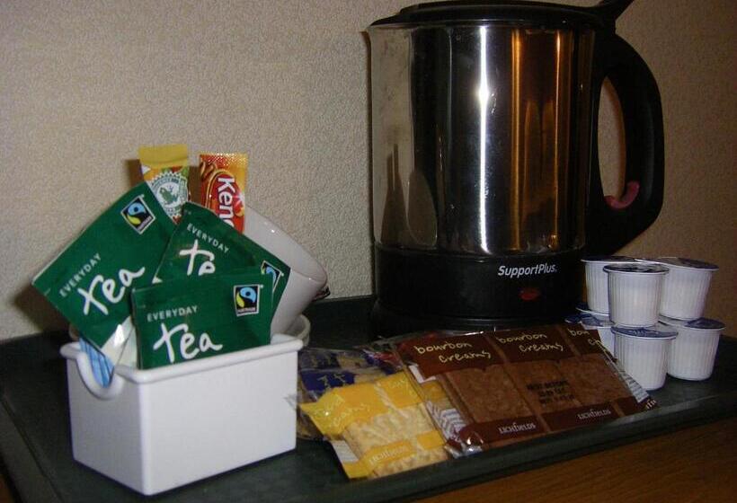 חדר משפחתי, The Waldorf