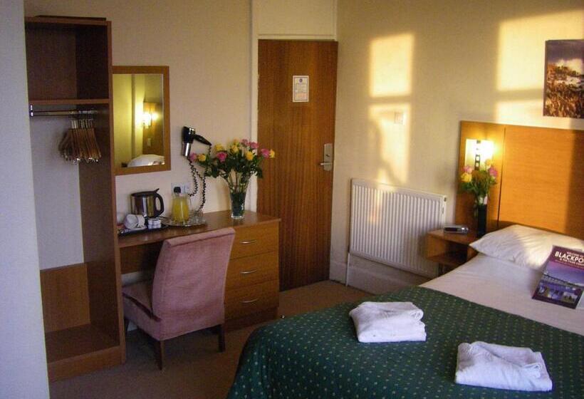 חדר משפחתי נוף לים, The Waldorf